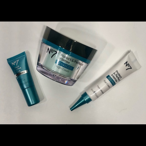 ⭐️HP⭐️No. 7 Skincare Set - Picture 5 of 11